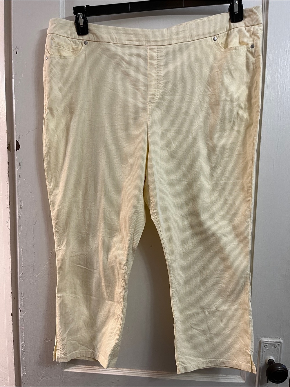 Mario Serrani Cream Cropped Pull-On Pants